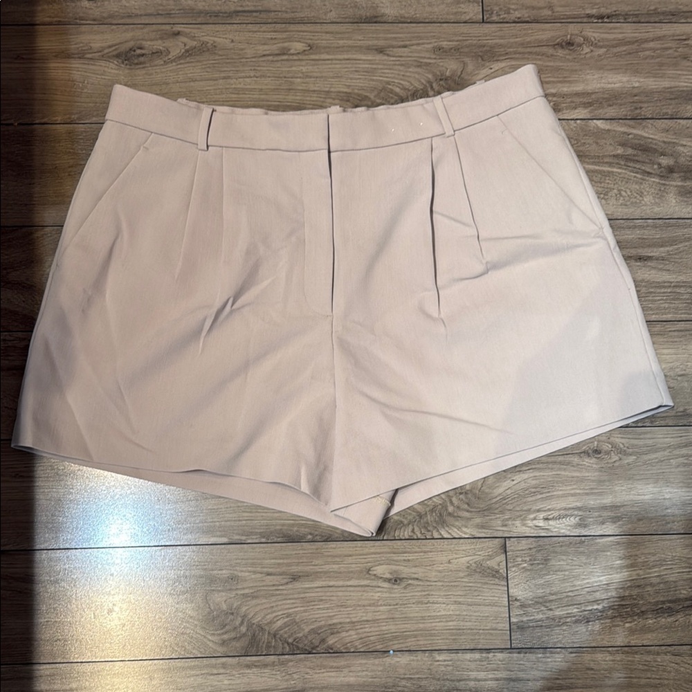 NEVER WORN - Women's Tan Shorts